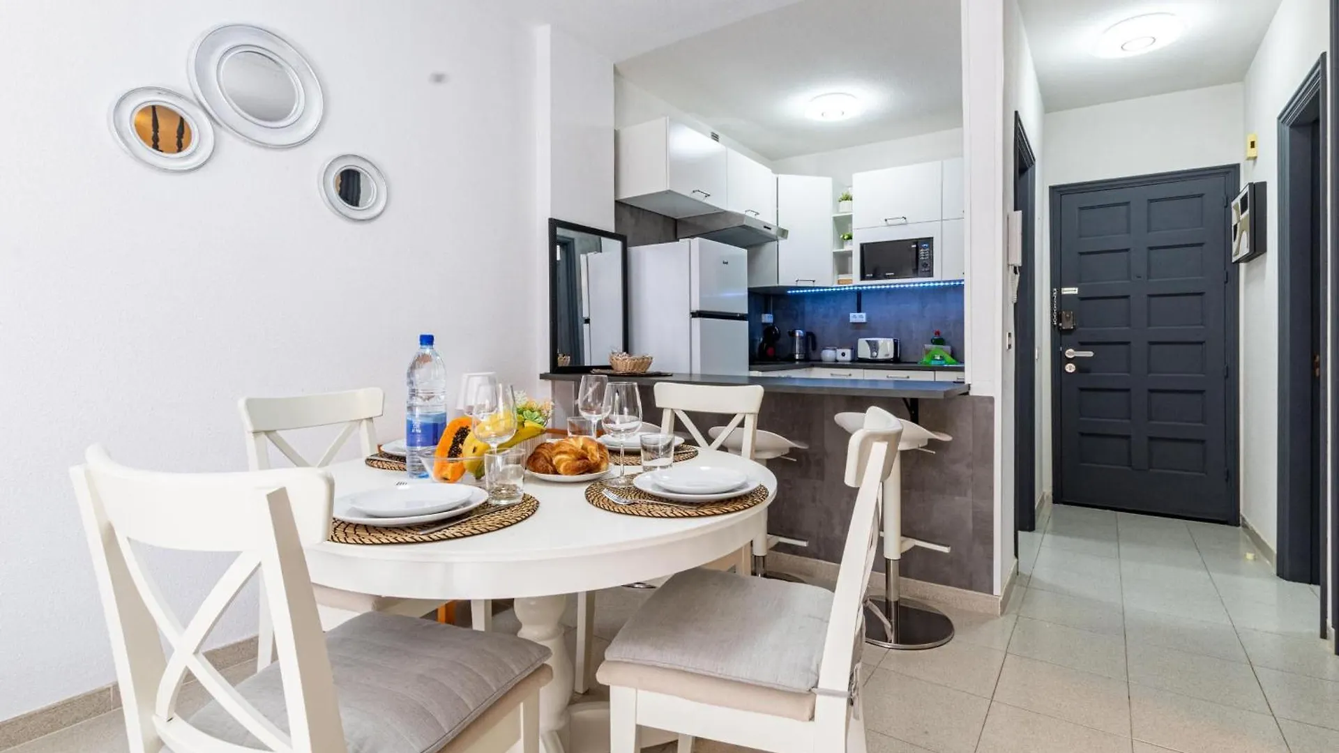 Beachside Apartment By Dream Homes Tenerife プエルト・デ・サンティアゴ 0*,  スペイン