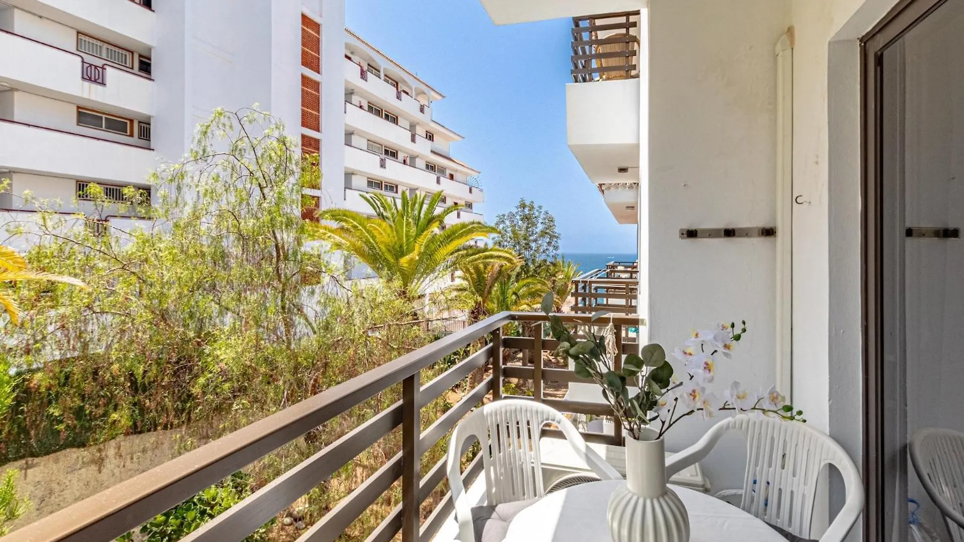 Beachside Apartment By Dream Homes Tenerife プエルト・デ・サンティアゴ 0*,  スペイン